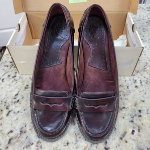 G.H. BASS  Brookfield burgundy leather Penny Loafers Weejuns. Size 8.5M